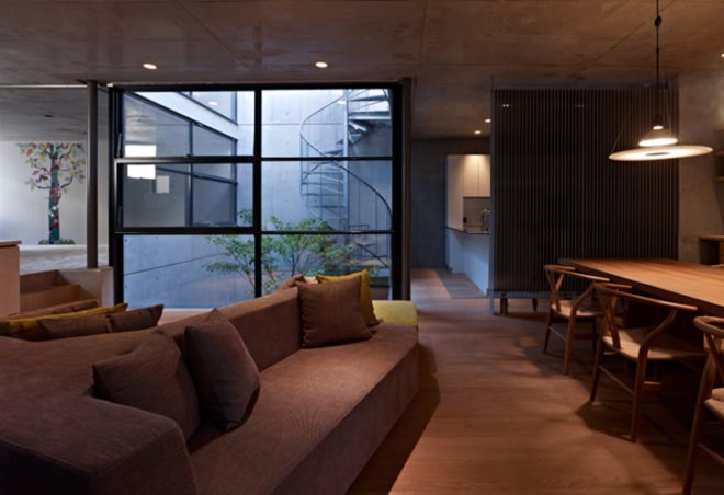 green design, eco design, sustainable design, redesign, Keiji Ashizawa, 2 family home, Tokyo, roof garden, louver fence, lightwell