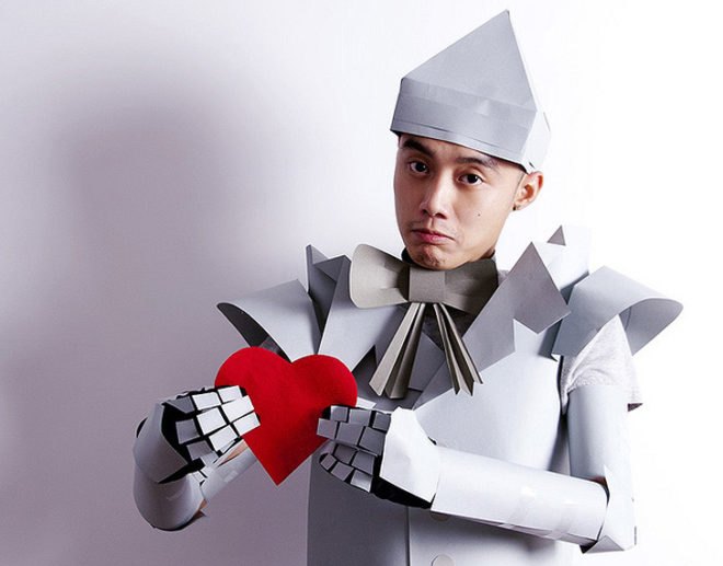 green design, eco design, sustainable design, Linus Hui, Paper art, recycled art, recylable art, paper costumes, paper sculpture, Lane Crawford