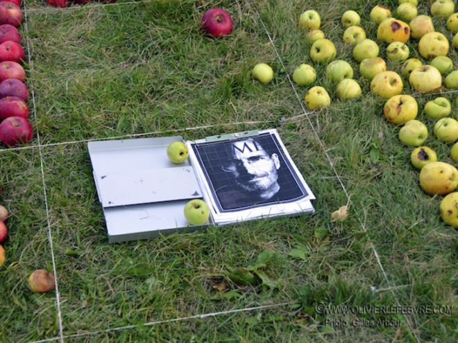 Apple, apples, organic, organic art, land art, Olivier Lefebvre, Quebec, Canada, Landart Contest, Land Art Contest, Landart, art, Steve Jobs, Tribute, hommage, artist, natural, orchard, fall, competition, green, red, 3500, 3500 apples, eco art, sustainable art, sustainability, green art, green, eco, Inhabitat