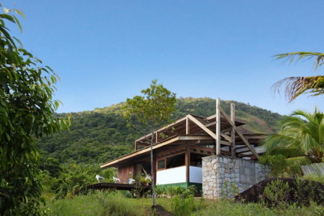 Sustainable Materials,Sustainable Building,Green Resources,Green Materials,Green Lighting,Green Holidays,Brazilian design,local certified wood,local materials,sea views,wooden deck,natural light,tetra pak,t plak,recycled tetra pak cartons