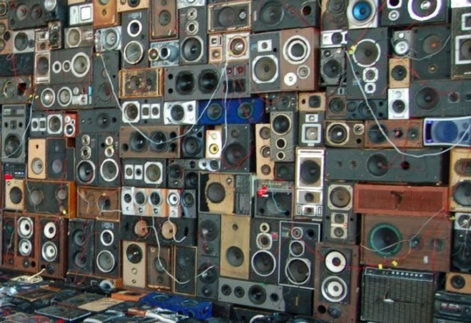 Speaker Sculptures, Benoit Maubrey, recycled speakers, recycled materials, eco art, speaker wall