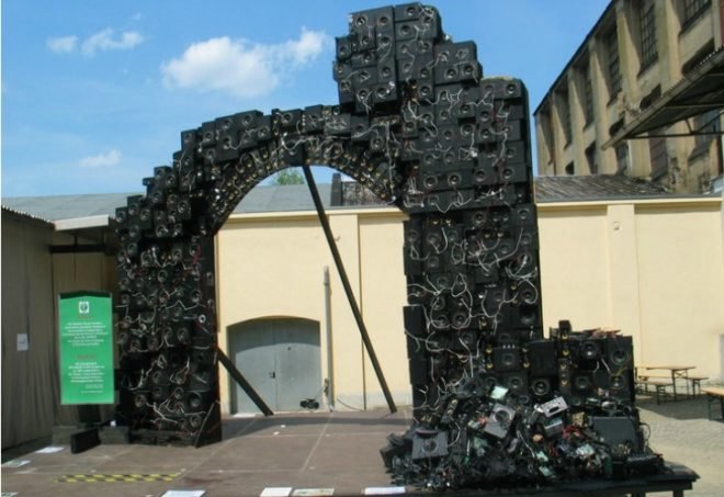 Speaker Sculptures, Benoit Maubrey, recycled speakers, recycled materials, eco art, speaker wall