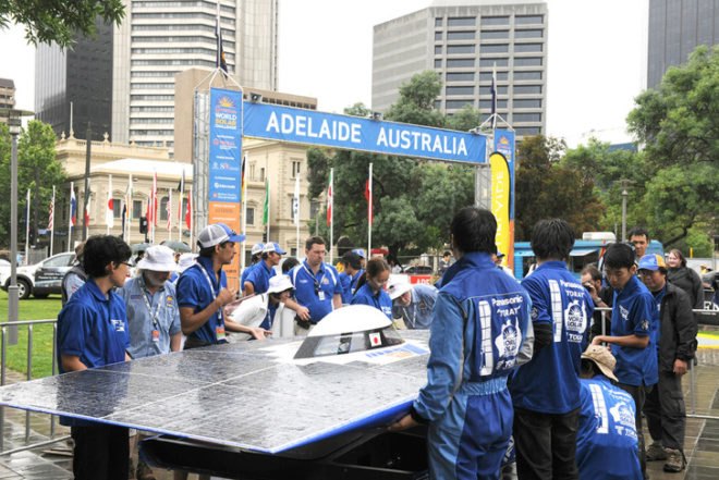 green design, eco design, sustainable design, Tokai University, Veolia World Solar Challenge, solar powered race car, Adelaide, Australia, Panasonic, Team Tokai, HIT solar panels, Nuon Solar