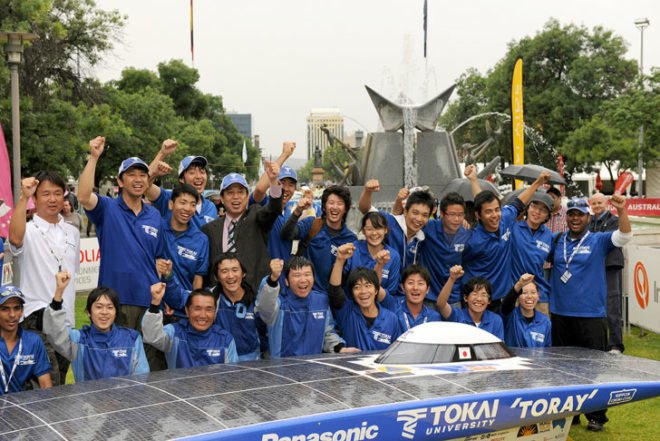 green design, eco design, sustainable design, Tokai University, Veolia World Solar Challenge, solar powered race car, Adelaide, Australia, Panasonic, Team Tokai, HIT solar panels, Nuon Solar
