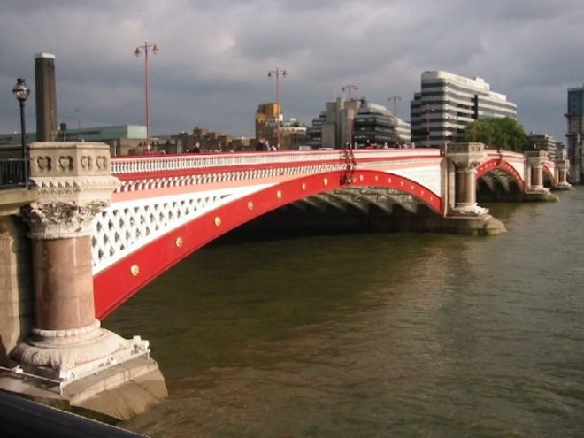 blackfriars bridge, blackfriars, thames, network rail, solarcentury, green design, eco design, eco friendly, environmental design, environment, sustainable design, sustainable living, green living, eco habitat, eco conscious, green infrastructure, infrastructure, green transportation, co2, climate change, green technology, eco art, photovoltaic, pv, solar panel, transportation, green bridge, solar bridge, london, green technology, sustainable design, sustainable renewable energy, clean energy, cheap energy