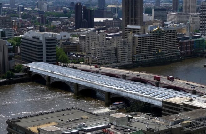 blackfriars bridge, blackfriars, thames, network rail, solarcentury, green design, eco design, eco friendly, environmental design, environment, sustainable design, sustainable living, green living, eco habitat, eco conscious, green infrastructure, infrastructure, green transportation, co2, climate change, green technology, eco art, photovoltaic, pv, solar panel, transportation, green bridge, solar bridge, london, green technology, sustainable design, sustainable renewable energy, clean energy, cheap energy