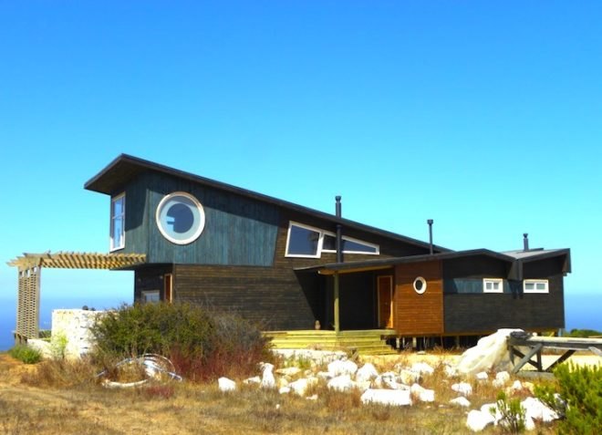Y-House, solar power, renewable energy, high-performance windows, glazing, fireplace, rainwater harvest, passive design, green design, sustainable design, Chile, Plus Arquitectura, eco-design