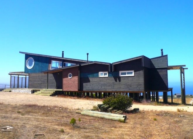 Y-House, solar power, renewable energy, high-performance windows, glazing, fireplace, rainwater harvest, passive design, green design, sustainable design, Chile, Plus Arquitectura, eco-design