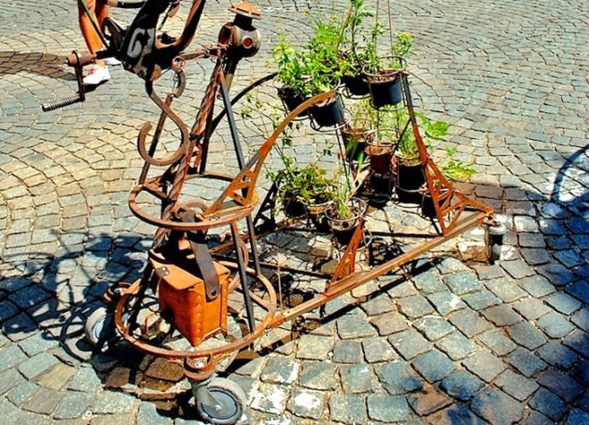 La Machine, Alternative Energy, Aeroflorale II, Bauhaus Color Festival, green design, eco-design, sustainable design, flying objects, propellers, alternative energy, hanging garden, Germany, botanical expedition, flora, Vladimir Tatlin