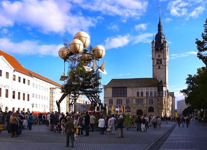La Machine, Alternative Energy, Aeroflorale II, Bauhaus Color Festival, green design, eco-design, sustainable design, flying objects, propellers, alternative energy, hanging garden, Germany, botanical expedition, flora, Vladimir Tatlin