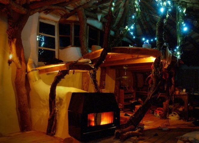 Hobbit House, Simondale, green building, eco-design, sustainable design, green design, Wales, green roof, thermal massing, straw bales, natural lighting, natural materials, green materials, compost toilet, solar panels, reclaimed wood,