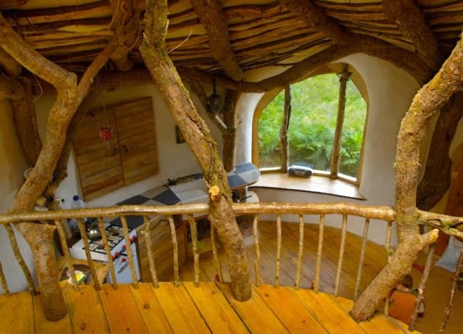 Hobbit House, Simondale, green building, eco-design, sustainable design, green design, Wales, green roof, thermal massing, straw bales, natural lighting, natural materials, green materials, compost toilet, solar panels, reclaimed wood,