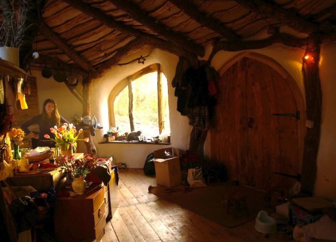 Hobbit House, Simondale, green building, eco-design, sustainable design, green design, Wales, green roof, thermal massing, straw bales, natural lighting, natural materials, green materials, compost toilet, solar panels, reclaimed wood,