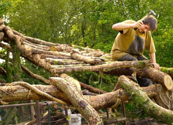 Hobbit House, Simondale, green building, eco-design, sustainable design, green design, Wales, green roof, thermal massing, straw bales, natural lighting, natural materials, green materials, compost toilet, solar panels, reclaimed wood,