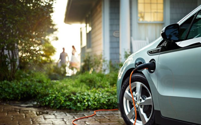 Chevrolet Volt, electric vehicle, Jay Leno, Nissan Leaf, green transportation, energy efficient vehicle