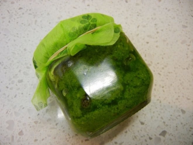 diy, dift gifts, green gifts, inhabitat diy, make it yourself, homemade pesto, pesto, recycled glass, recycled gifts, recycled crafts, green food, green holiday gifts, green design, how to recycle glass jars, recycled glass jar, how to make pesto, pesto recipe, sustainable design