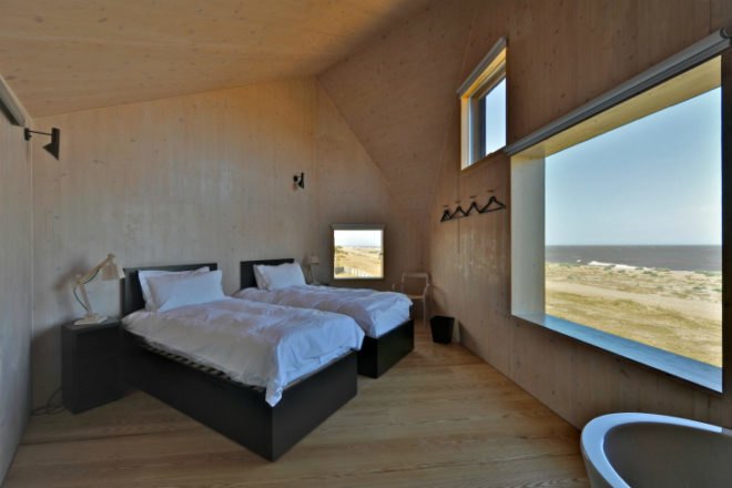 Dune House, Jarmund Vigsnæs Architects, living architecture, eco tourism, suffolk, uk, vacation house, daylighting