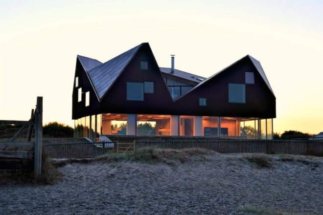 Dune House, Jarmund Vigsnæs Architects, living architecture, eco tourism, suffolk, uk, vacation house, daylighting