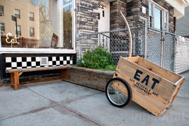 Eat; Greenpoint; eatery; Brooklyn; New York; New York City; locally sourced; local; seasonal; seasonally inspired; produce; local produce; seasonal produce; artisan; artisanal; handcrafted; ambiance; aura; brothers; Colon; Jonathan Colon; Cedric Martin; Arla Bascom; Seth Colon; Jordan Colon; farmers market; Union Square; McCarren Park; Garden of Eve; Jon Ronsani; Lineage Farm; Hudson; New York; family-operated; restaurant; eating establishment; Italy; Italian; homemade bread; woodwork; woodworker; Lancaster; Pennsylvania; sustainable; eco; eco friendly; Inhabitat; Inhabitat NYC; green; environmentally friendly; bike; bicycle