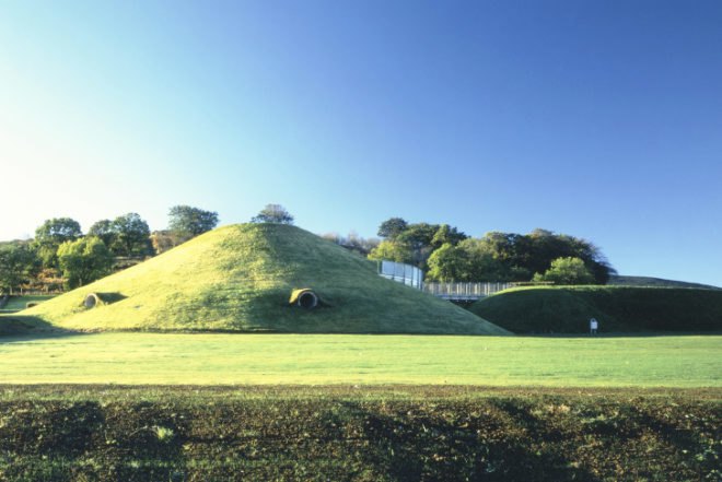 Sustainable Building,green roof,Green Materials,green Interiors,Green Lighting,energy efficiency,Eco Travel,Daylighting,biomimicry,architecture,Landscape Architecture,double glazed facade,aberdeenshire,scotland,Edward Cullinan Architects,conical building,green roof museum