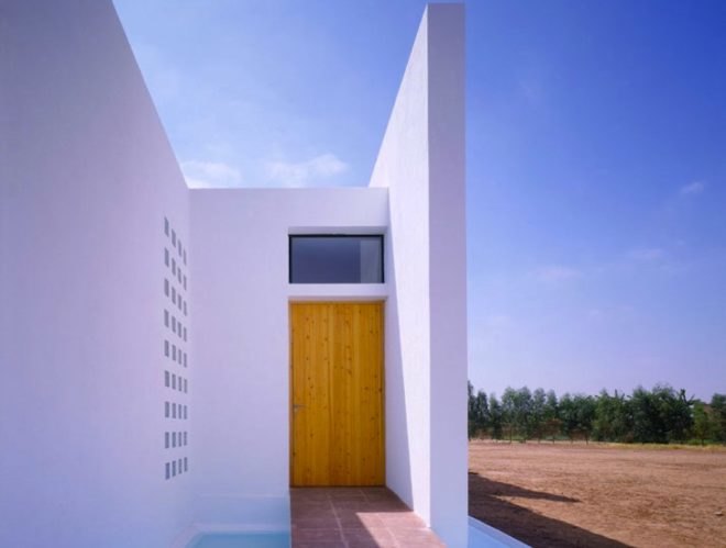 Guilhem Eustache, Belgian, Marrakech, Morocco, natural materials, locally-sourced materials, green building, sustainable home, sustainable development, atlas mountains, green design, sustainable design, eco design, clay, tadelakt, solar gain, minimalist