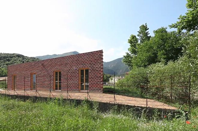 green design, eco design, sustainable design, Barcelona, House 712, H Arquitectes, perforated brick, triangular building, natural ventilation, minimalist architecture