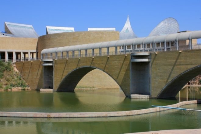 Khalsa Heritage Centre, Moshe Safdie, safdie architects, cultural center, india, local materials