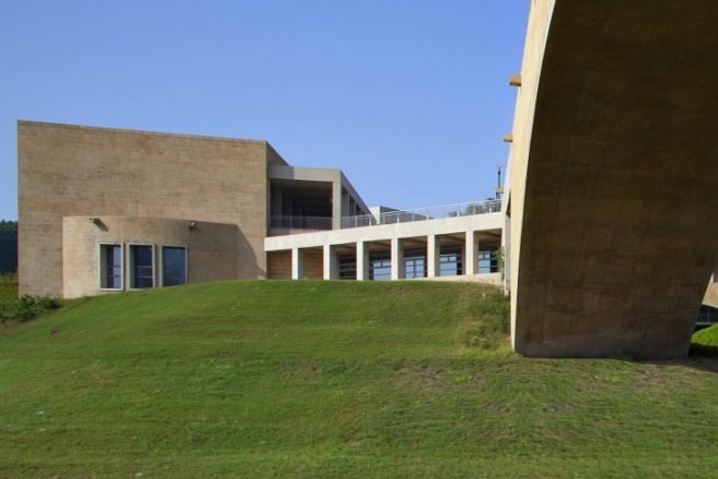Khalsa Heritage Centre, Moshe Safdie, safdie architects, cultural center, india, local materials, sikh religion