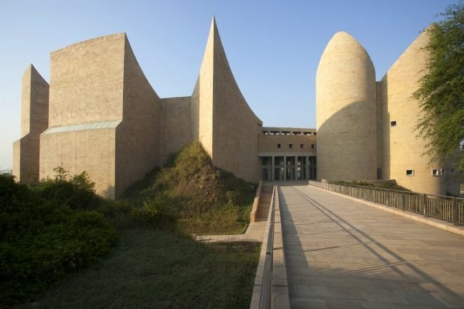 Khalsa Heritage Centre, Moshe Safdie, safdie architects, cultural center, india, local materials, sikh religion