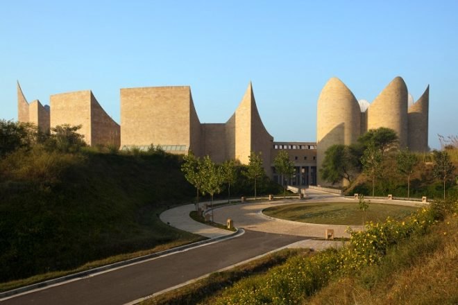 Khalsa Heritage Centre, Moshe Safdie, safdie architects, cultural center, india, local materials, sikh religion