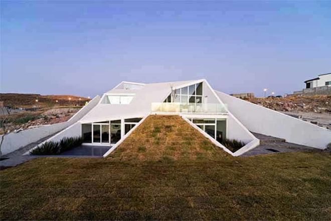 Sustainable Building,Renewable Energy,green Interiors,Architecture,mexico,chihuahua desert,sloping roofs,soil thermal mass,concrete house,productora,terraces,energy optimisation,natural light,minimal decoration,buried house