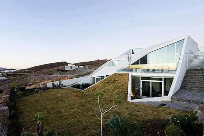 Sustainable Building,Renewable Energy,green Interiors,Architecture,mexico,chihuahua desert,sloping roofs,soil thermal mass,concrete house,productora,terraces,energy optimisation,natural light,minimal decoration,buried house
