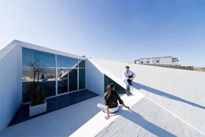 Sustainable Building,Renewable Energy,green Interiors,Architecture,mexico,chihuahua desert,sloping roofs,soil thermal mass,concrete house,productora,terraces,energy optimisation,natural light,minimal decoration,buried house