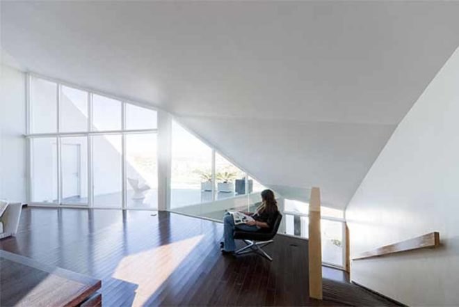 Sustainable Building,Renewable Energy,green Interiors,Architecture,mexico,chihuahua desert,sloping roofs,soil thermal mass,concrete house,productora,terraces,energy optimisation,natural light,minimal decoration,buried house