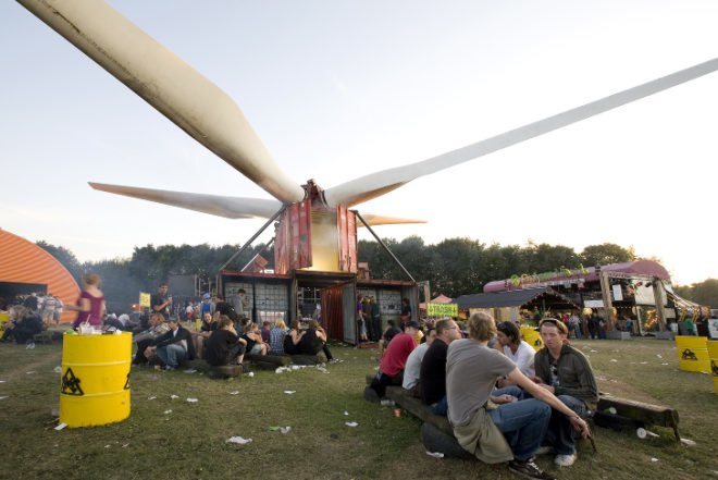 Solar Power,Wind Power,Recycled Materials,green technology,Green Resources,Green Materials,energy efficiency,Art,solar power,dutch design,refunc,solar panels,recycled shipping containers,lowlands music festival,eindhoven,big-scale installation,art