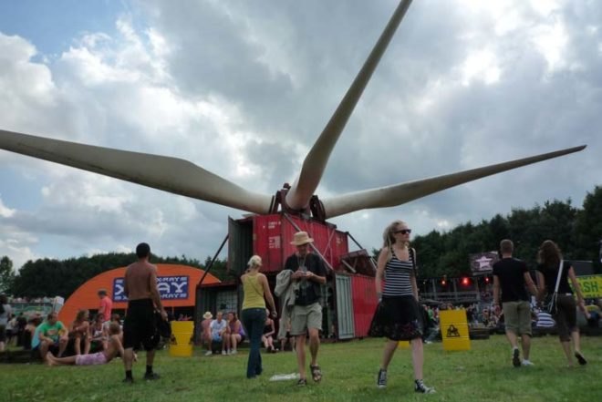 Solar Power,Wind Power,Recycled Materials,green technology,Green Resources,Green Materials,energy efficiency,Art,solar power,dutch design,refunc,solar panels,recycled shipping containers,lowlands music festival,eindhoven,big-scale installation,art