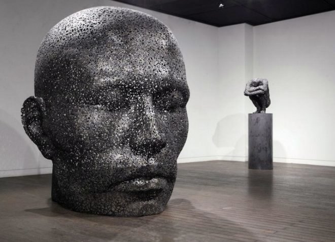 Korea, dystopia, chain sculptures, upcycled, upcycled art, metal art, recycled art, green art, sustainable art, sustainable design, green design, eco design, chains, Seo Young Deok, nude sculptures, anthony gormley