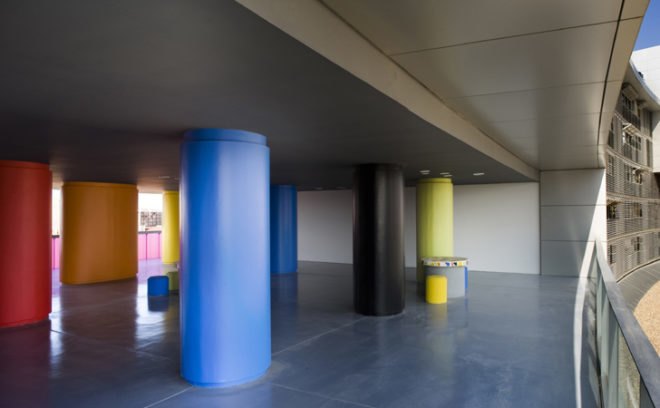 low impact large building, solar thermal, Ruiz Larrea and Associates, passive heating, passive solar, passive cooling, double wall, buildign shading, building orientation, eco building design, earth tube, green apartment, Spanish green building, eco apartment,