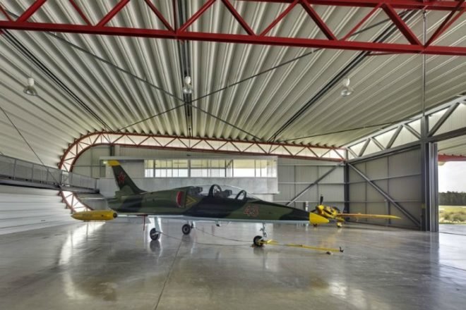 The Hangar, Peter Stutchbury Architects, material efficient design, steel construction, australia, green building