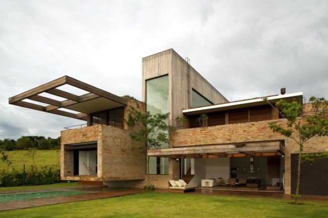 Brazil, Sao Paulo, Studio Arthur Casas, Arthur Casas, Quinta da Baronesa, recycled materials, recycled bricks, solar gain, natural materials, Cumaru, green materials, green design, eco-design, sustainable design, green roof