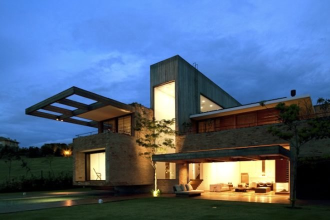 Brazil, Sao Paulo, Studio Arthur Casas, Arthur Casas, Quinta da Baronesa, recycled materials, recycled bricks, solar gain, natural materials, Cumaru, green materials, green design, eco-design, sustainable design, green roof