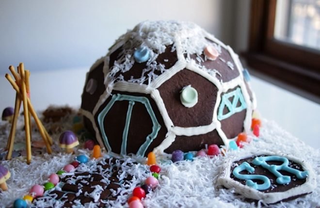 green gingerbread house, gingerbread house, green home, green house, green design, eco design, sustainable design, eco house, modern gingerbread house, ginger bread house, ginger bread, gingerbread, modern candy house, sweet houses, DIY projects, DIY gingerbread house, DIY gingerbread, make a gingerbread house for christmas, christmas house
