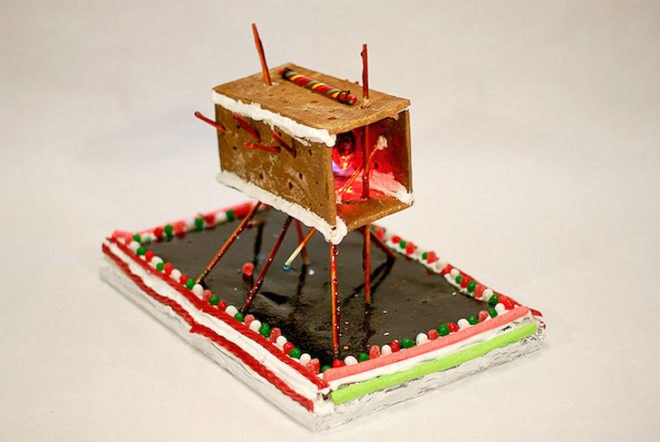 green gingerbread house, gingerbread house, green home, green house, green design, eco design, sustainable design, eco house, modern gingerbread house, ginger bread house, ginger bread, gingerbread, modern candy house, sweet houses, DIY projects, DIY gingerbread house, DIY gingerbread, make a gingerbread house for christmas, christmas house