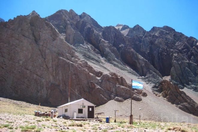 Water Issues,Renewable Energy,green technology,Green Lighting,Eco Tourism,Eco Travel,prefab architecture,solar panels,renewable energy,geodesic dome house,mule,aconcagua,argentina,andes mountains,green camping,