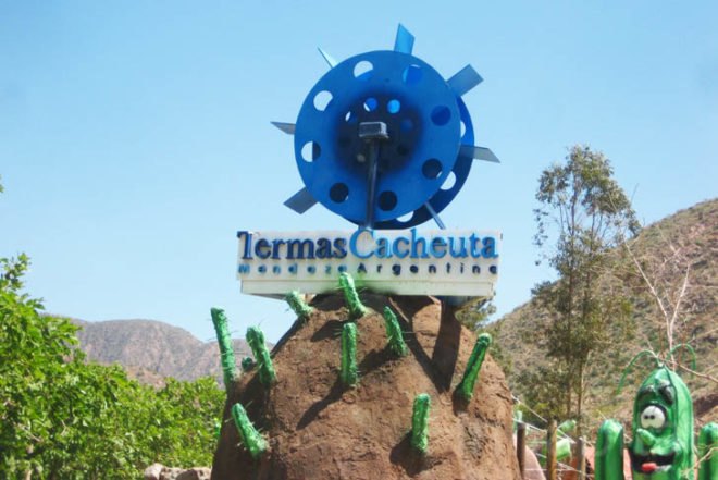 Water Issues,Recycled Materials,Green Resources,Green Materials,Green Holidays,Eco Tourism,Eco Travel,Architecture,mendoza,argentina,andes mountains,thermal mineral water,mineral geothermal water,local stone,family day out,cascade restaurant,water park,swimming pools,streams,slides