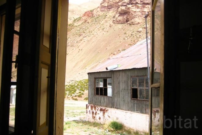 Recycled Materials,Green renovation,Green Lighting,Eco Tourism,Eco Travel,Architecture,recycled train station,puente del inca,inca bridge,aconcagua,mendoza,argentina,natural light,recycled artifacts,hostel,affordable accomodation