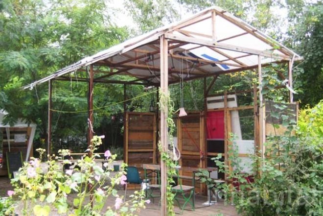 Recycled Materials,Recycling / Compost,Green Materials,Gardening,Eco Travel,DIY,Botanical,berlin,Prinzessinnengarten,social network gardening,open garden,community garden,berlin,mobile garden,recycled shipping container,organic garden,beehive,play house,working garden,organic vegetables