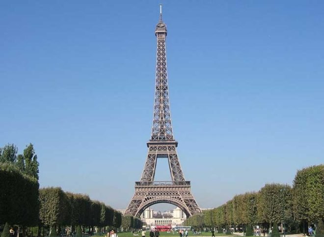 ginger group, paris, eiffel tower, eiffel tower makeover, eiffel tower visit, eiffel tower garden, eiffel tower plants, eiffel tower tree, parisian sustainability, sustainability in paris, green paris, eco paris, eco france, sustainability in france, french sustainability, green initiatives, urban gardening, urban green, urban gardens