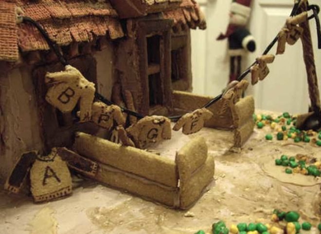 harry potter, harry potter gingerbread house, Weasley gingerbread house, muggle gingerbread house, potter gingerbread house, cool gingerbread house, unique gingerbread house, gingerbread house, how to make a gingerbread house, great gingerbread house, holiday decorations, holiday festivities, holiday activities, family activities