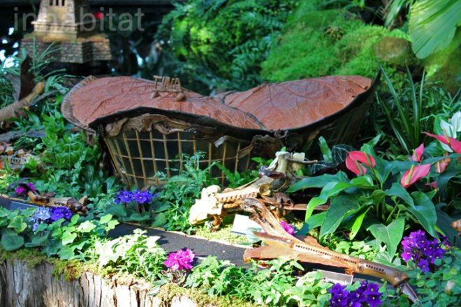 NYBG 2011 Holiday Train Show, new york botanical garden, holiday train show, applied imagination, paul busse, new york botanical garden train show, buildings made from plant parts, sculptures made from plants